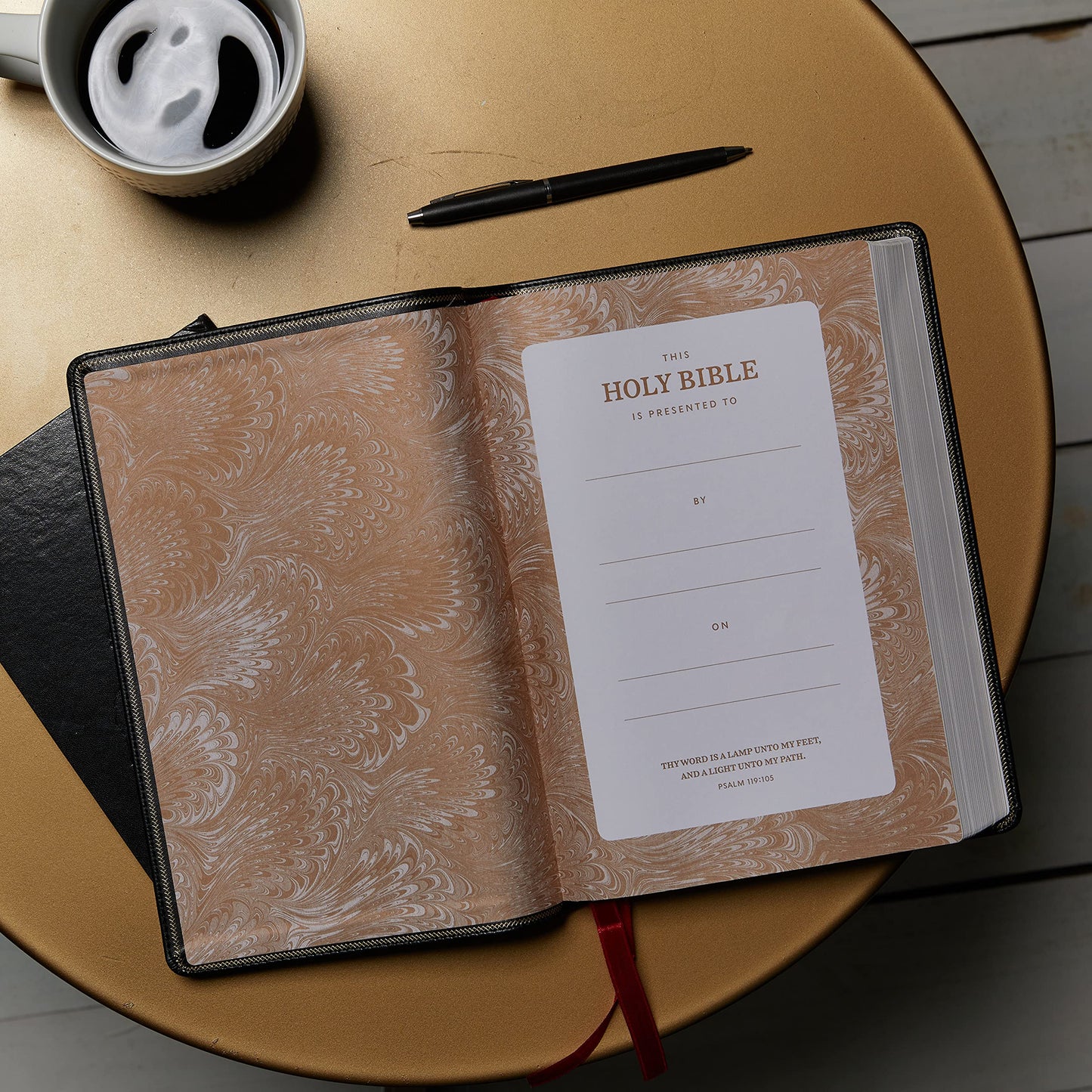 KJV Holy Bible: Giant Print with 53,000 Cross References, Black Bonded Leather, Red Letter, Comfort Print: King James Version