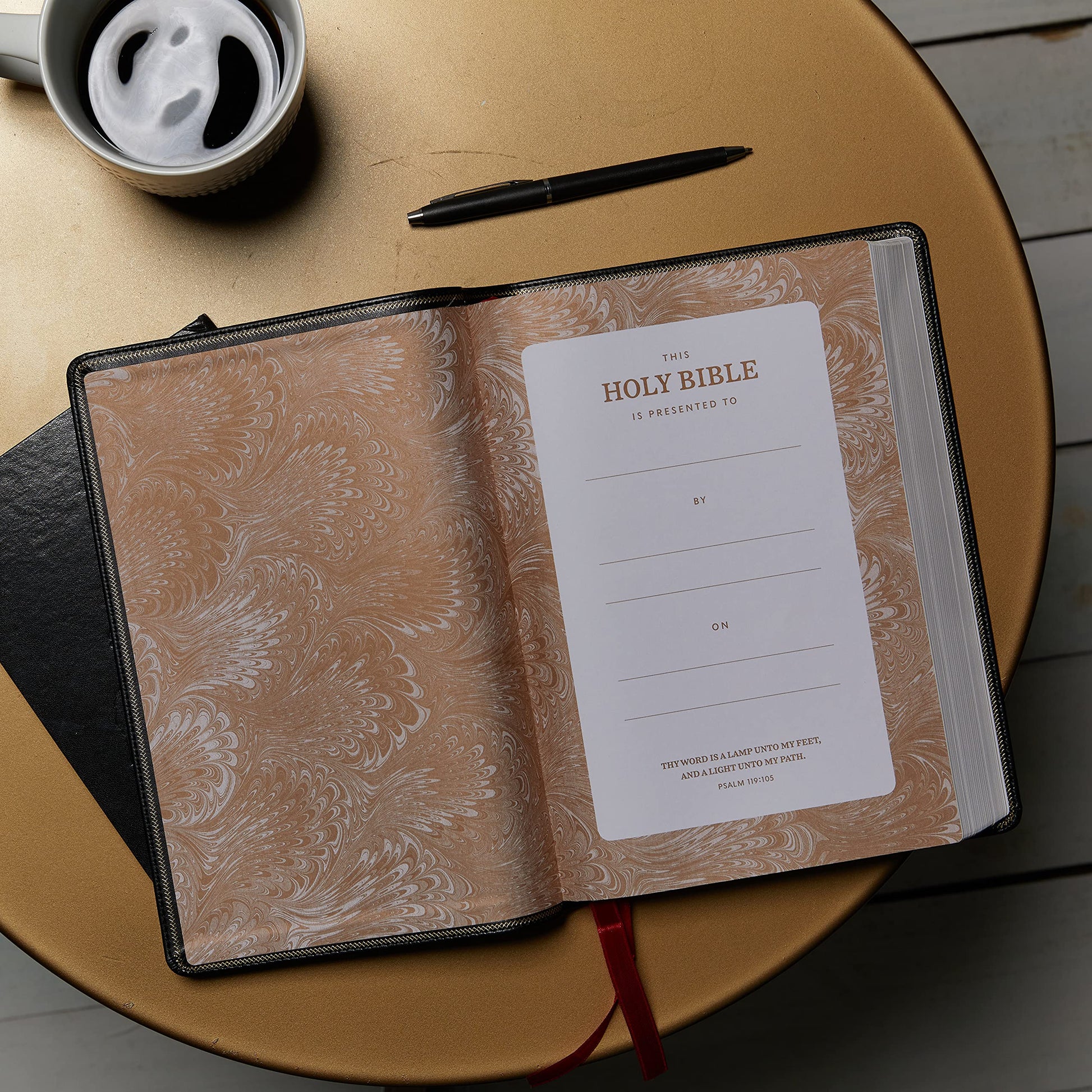 KJV Holy Bible: Giant Print with 53,000 Cross References, Black Bonded Leather, Red Letter, Comfort Print: King James Version