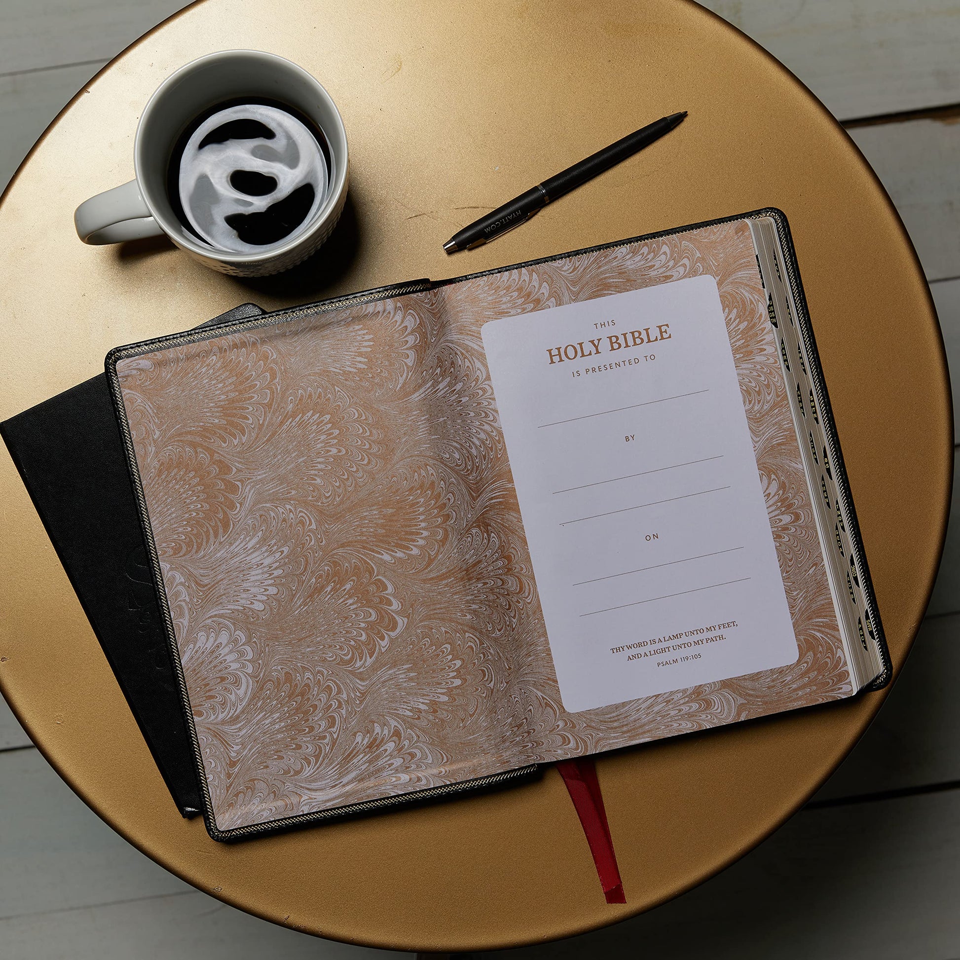 KJV Holy Bible: Giant Print with 53,000 Cross References, Deluxe Black Leathersoft, Red Letter, Comfort Print (Thumb Indexed): King James Version