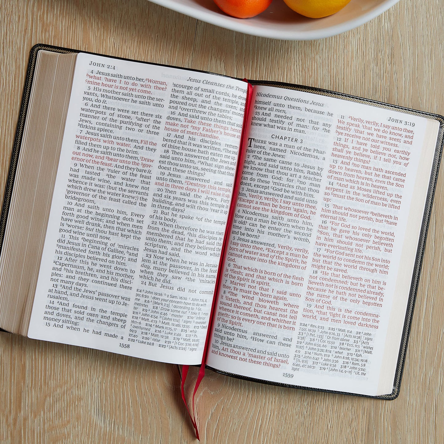 KJV Holy Bible: Super Giant Print with 43,000 Cross References, Deluxe Black Leathersoft, Red Letter, Comfort Print: King James Version