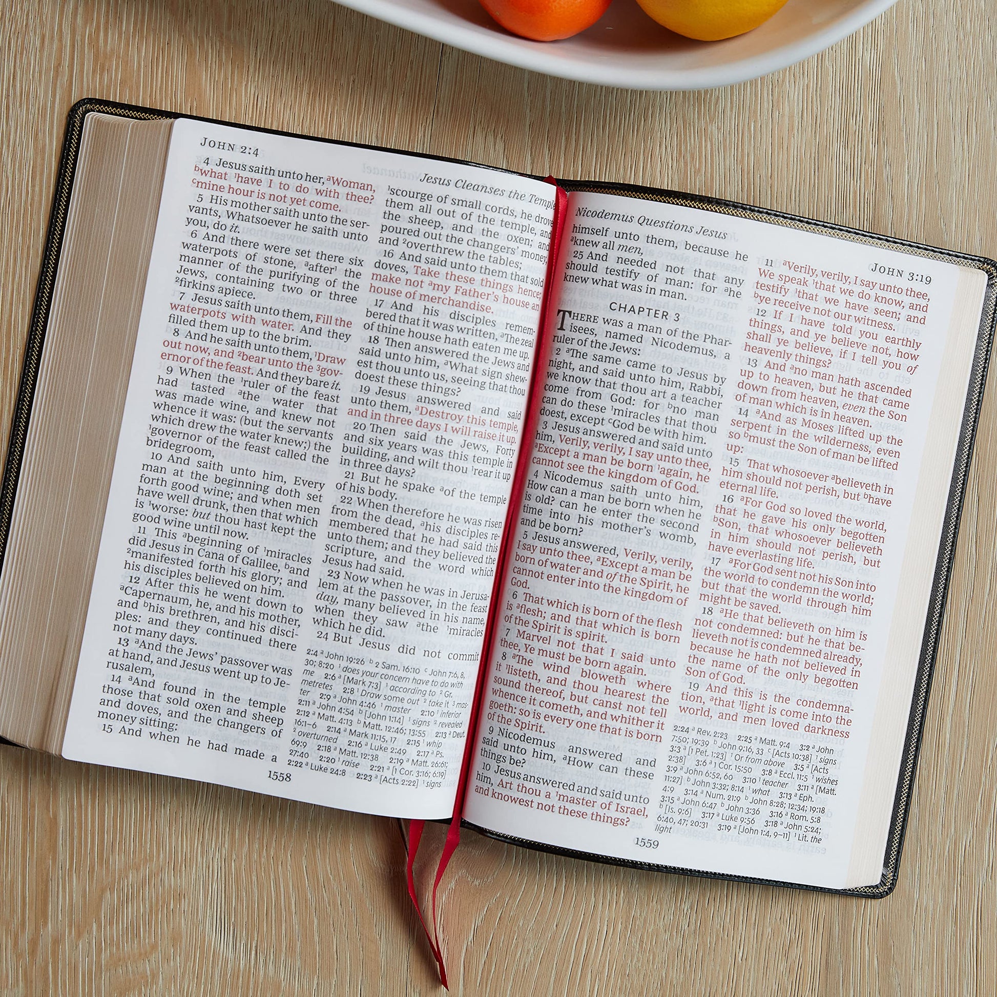 KJV Holy Bible: Super Giant Print with 43,000 Cross References, Deluxe Black Leathersoft, Red Letter, Comfort Print: King James Version