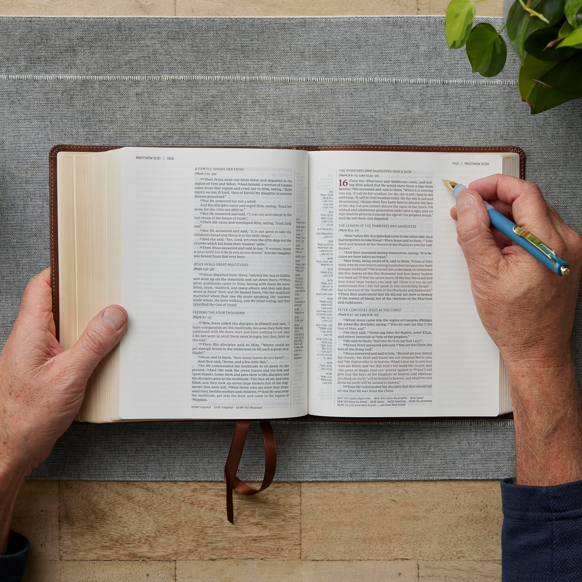 NKJV, Journal the Word Reference Bible: Let Scripture Explain Scripture. Reflect on What You Learn (Brown Leathersoft over Board, Red Letter, Comfort Print)
