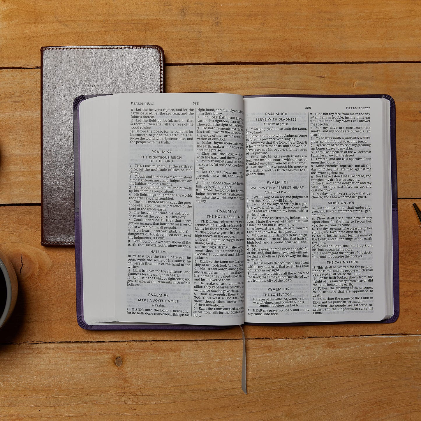 KJV Holy Bible: Large Print Thinline, Green Leathersoft, Red Letter, Comfort Print: King James Version