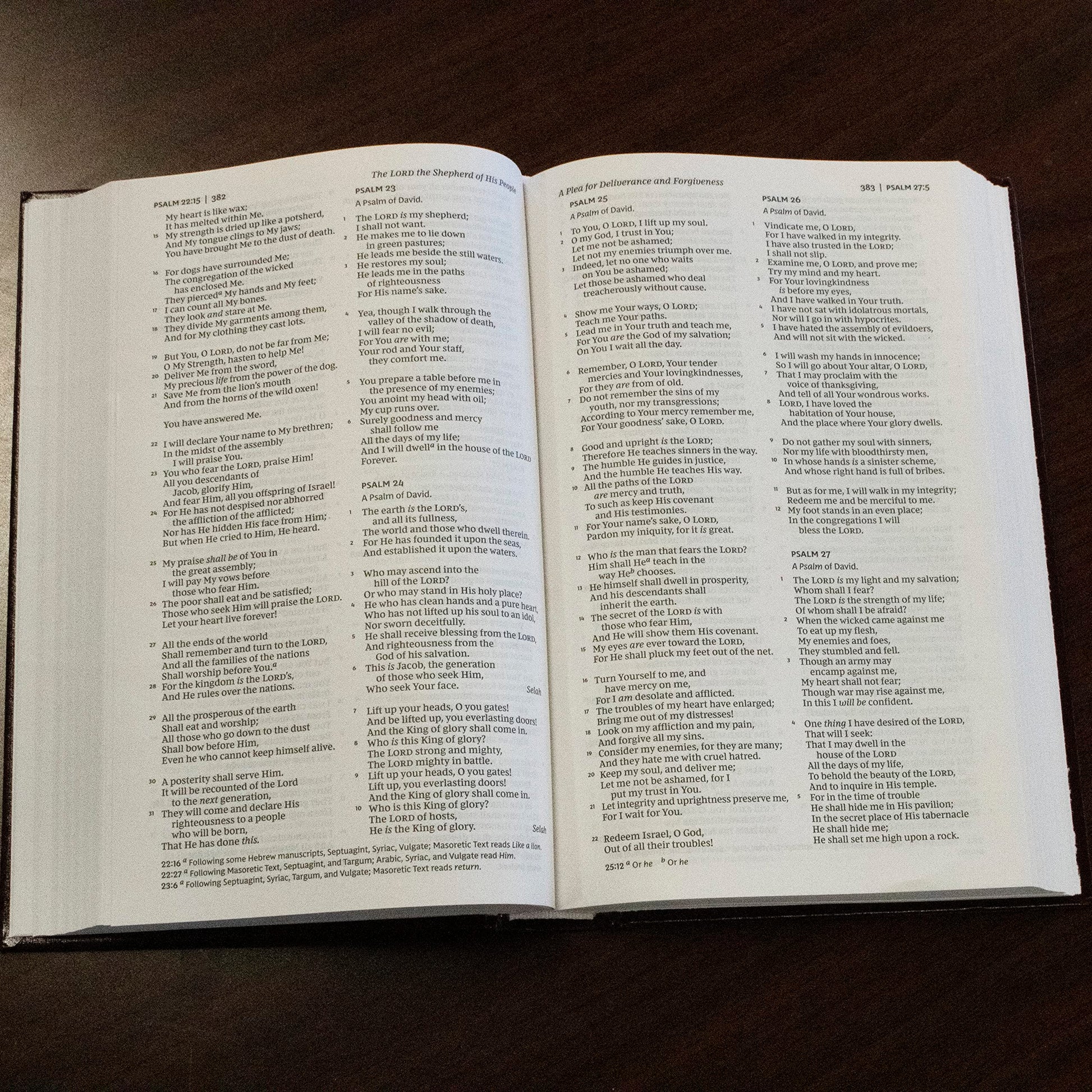 NKJV, Pew Bible, Hardcover, Black, Red Letter, Comfort Print: Holy Bible, New King James Version