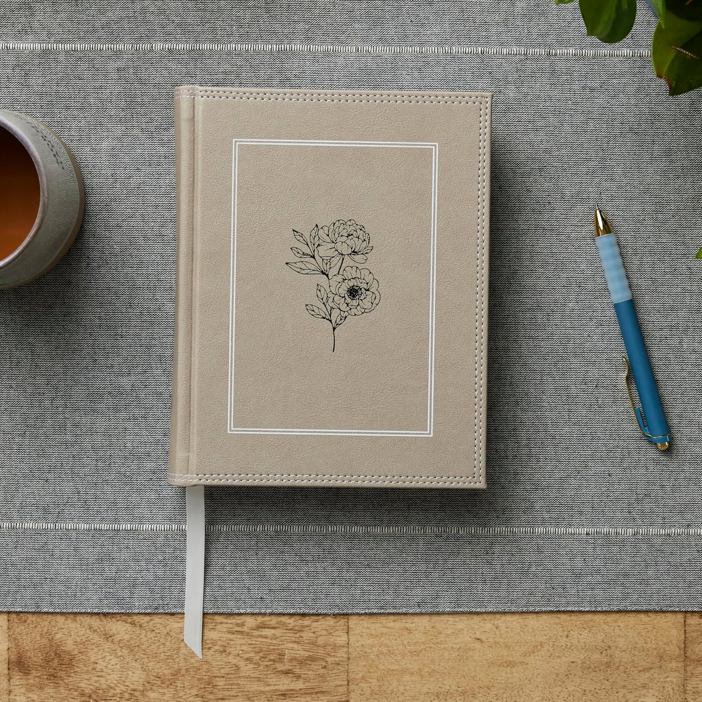 NKJV, Journal the Word Bible: Reflect, Journal or Create Art Next to Your Favorite Verses (Stone Leathersoft over board, Red Letter, Comfort Print)