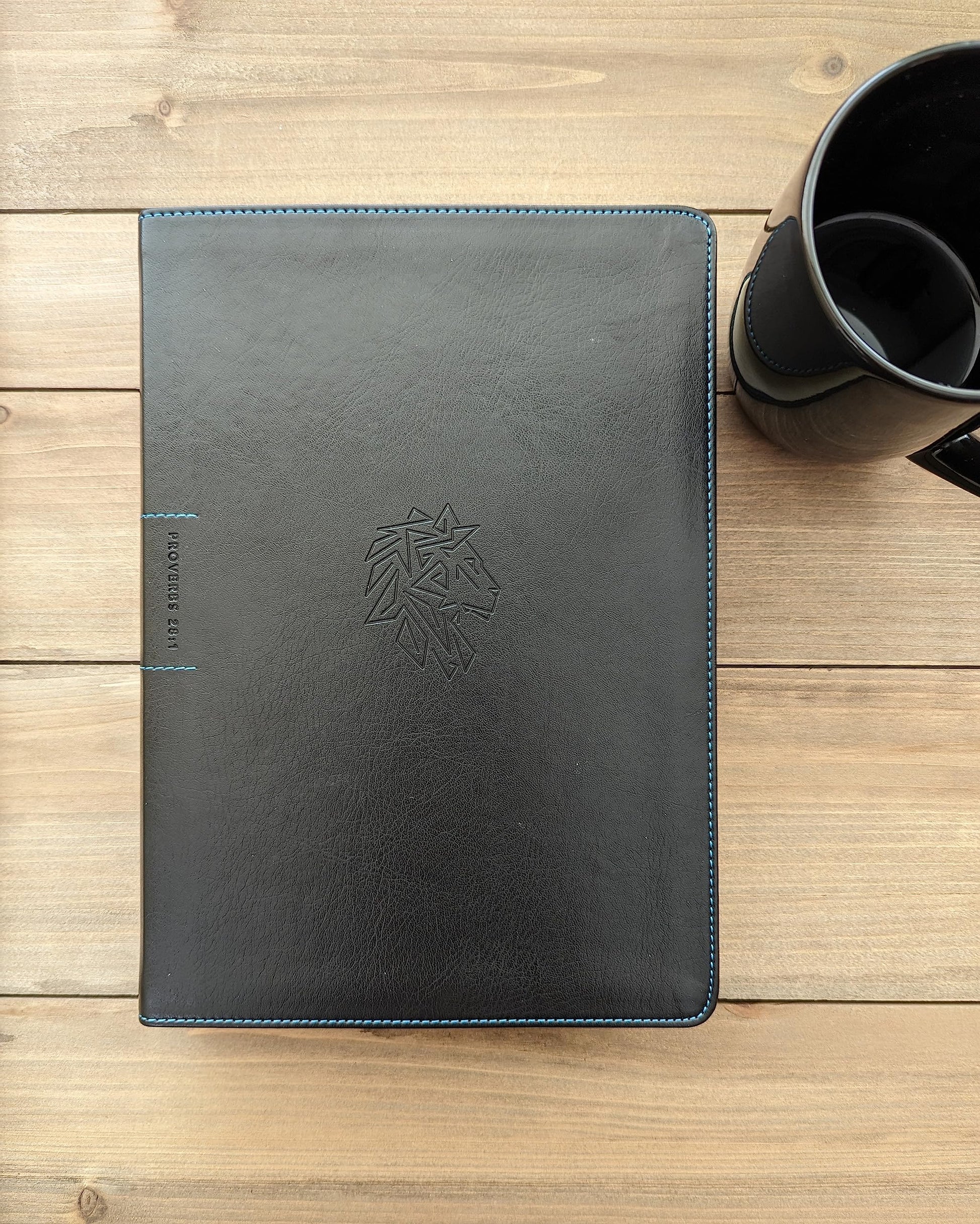 NLT Courage For Life Study Bible for Men, Filament Enabled (LeatherLike, Onyx Lion, Indexed)