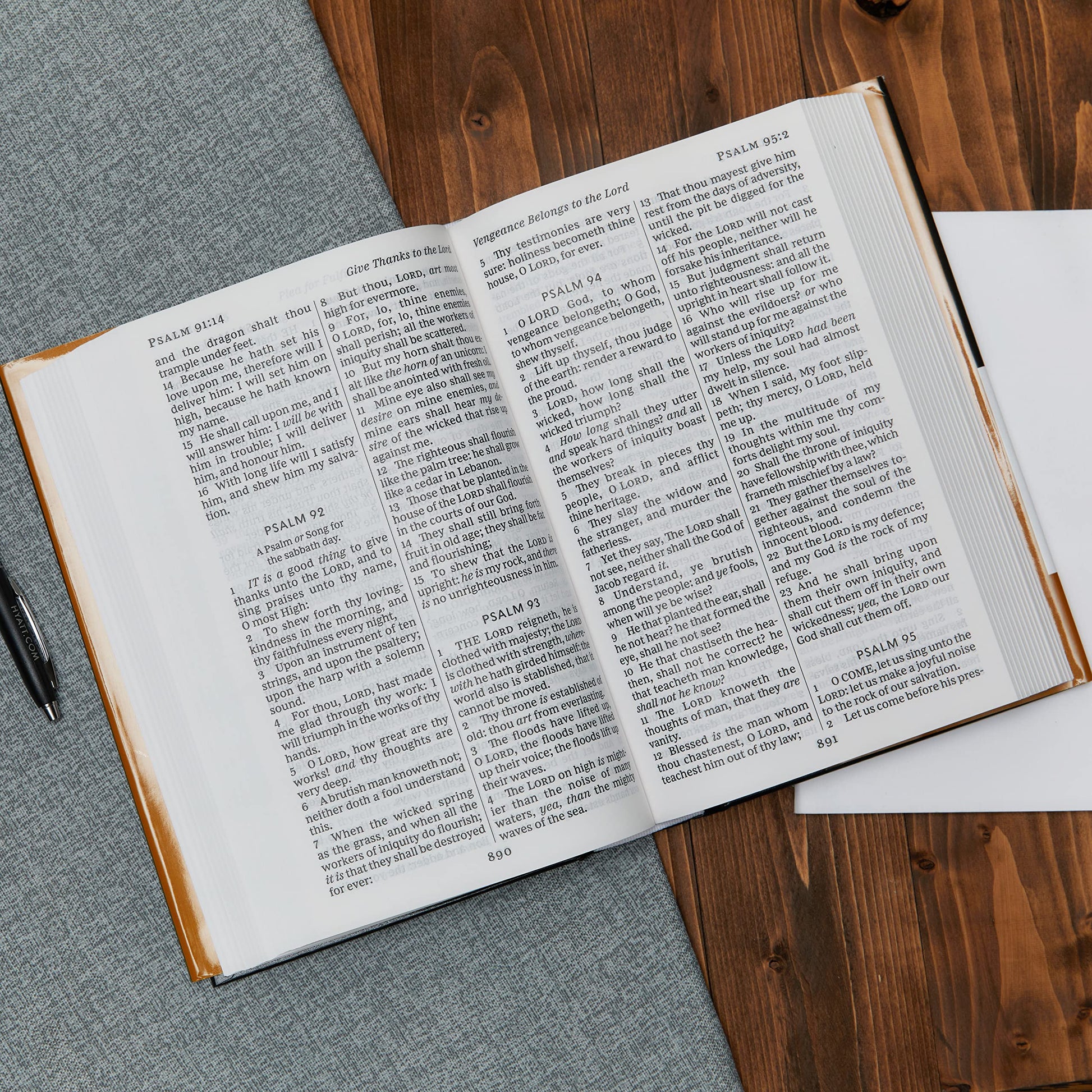 KJV, Pew Bible, Large Print, Hardcover, Burgundy, Red Letter, Comfort Print: Holy Bible, King James Version