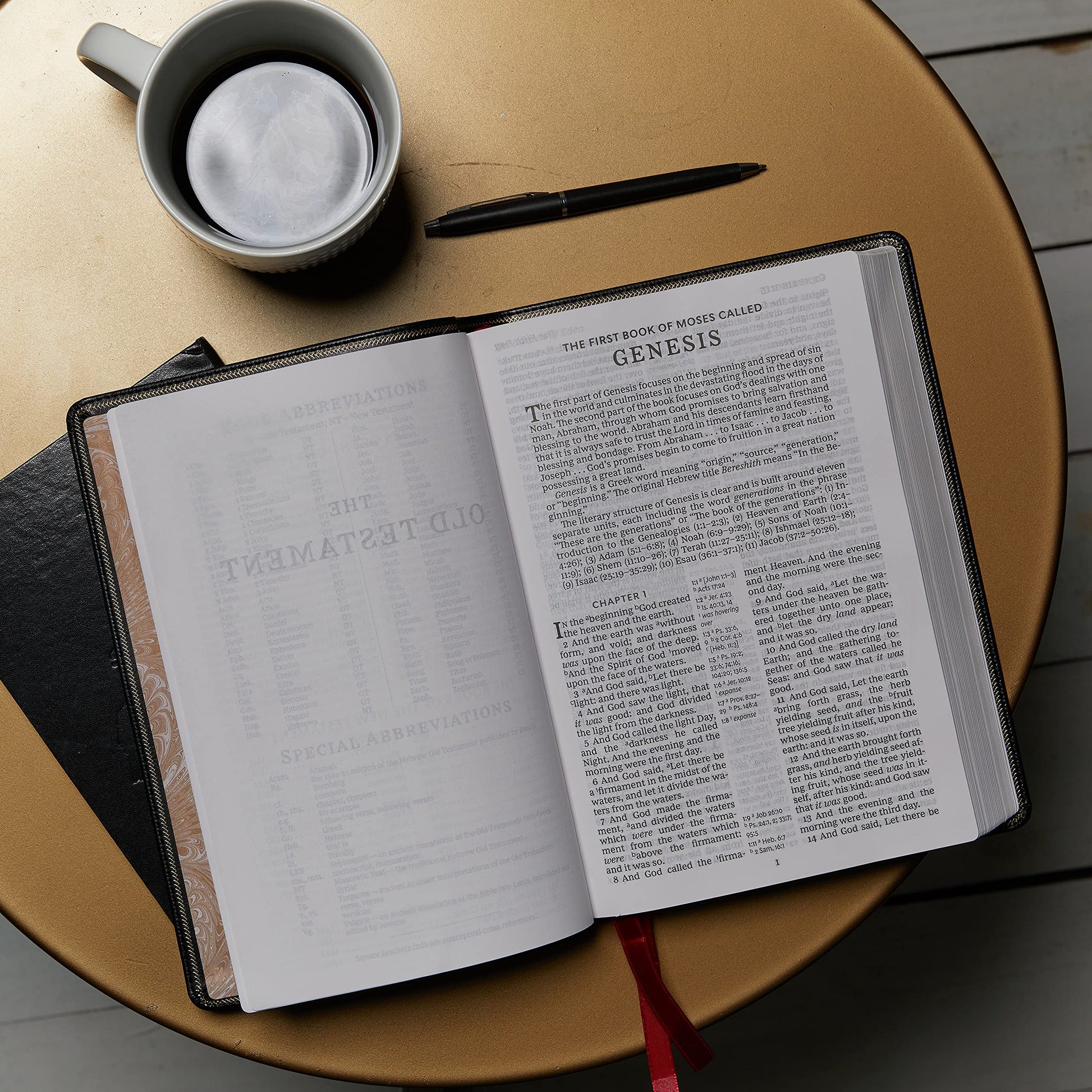 KJV Holy Bible: Giant Print with 53,000 Cross References, Black Bonded Leather, Red Letter, Comfort Print: King James Version
